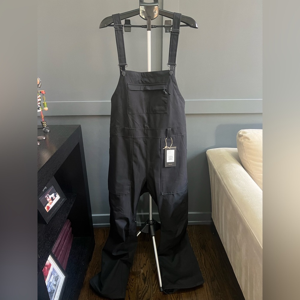 NWT Women’s Burton Avalon snowboarding bib size XL
